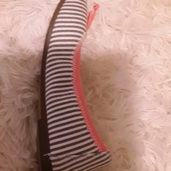 Shoes - Picture 3 of 4